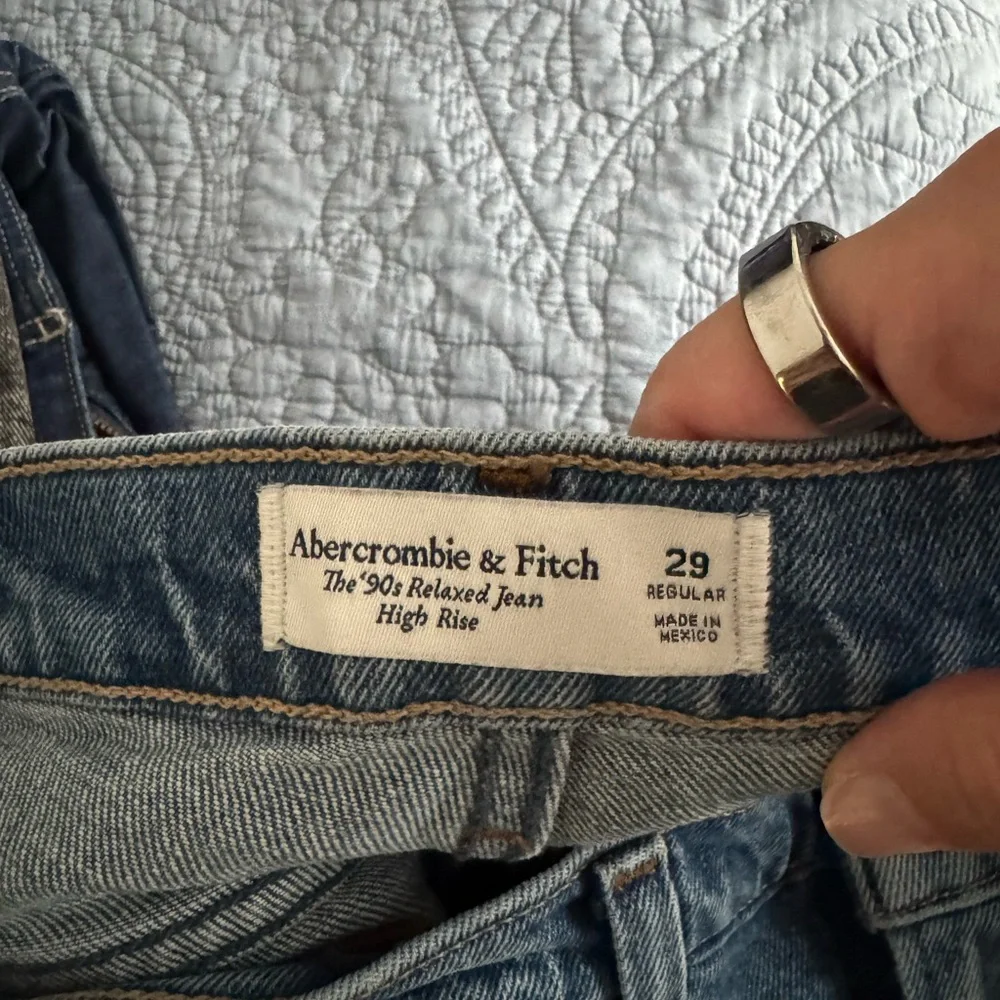 Abercrombie 90s Straight Ultra High Rise Jeans